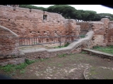 03342 ostia - regio i - insula iii - caseggiato dei molini (i,iii,1) - blick durch raum 13 ri nordosten - 01-2024.jpg